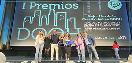 PREMIO MEJOR USO DE LA CREATIVIDAD DOOH PERIÓDICO PUBLICIDAD